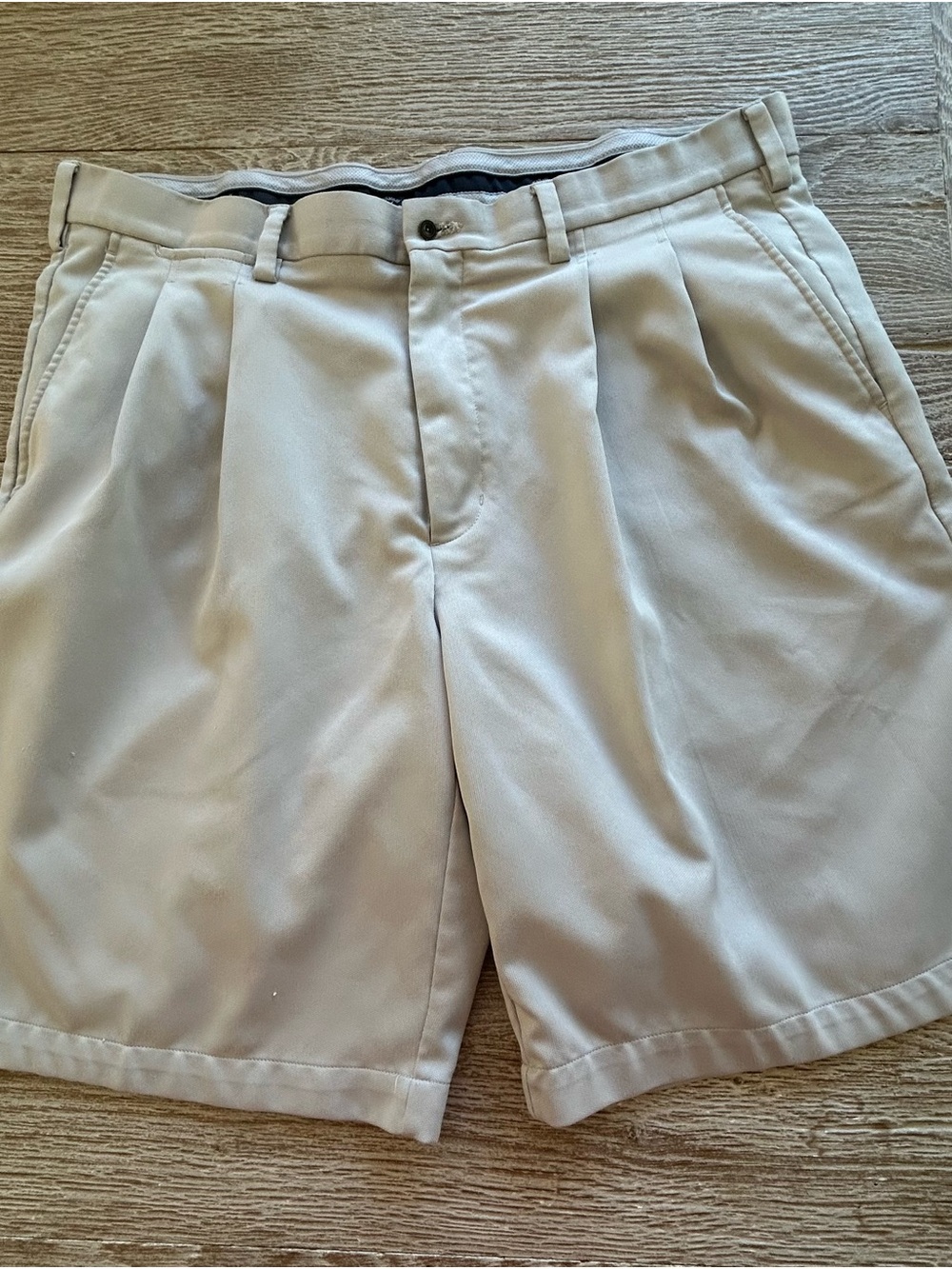 Callaway Men's Light Khaki Pleated Front Golf Shorts